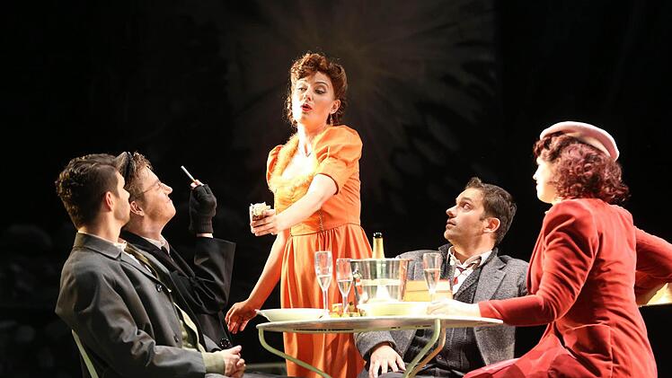 Szene aus der Neuinszenierung von "La Bohème" am Landestheater CoburgFoto: Henning Rosenbusch