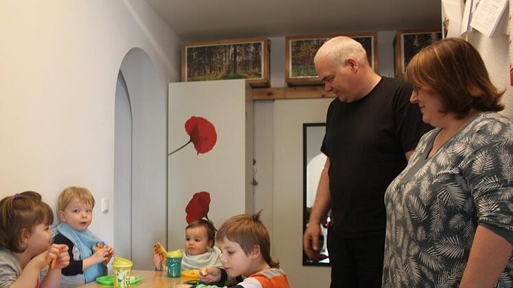 Die Tageseltern Christian und Natalie Kleimann betreuen seit dreieinhalb Jahren Kinder. Foto: Stefan Fößel