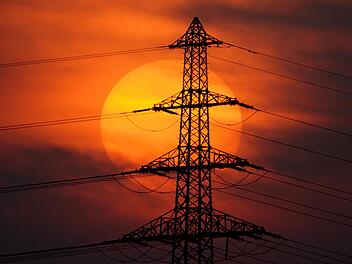 Woher kommt k&uuml;nftig unser Strom? Das ist eine der gro&szlig;en Fragen, wenn es um die Energiewende geht. Foto: dpa/Julian Stratenschulte