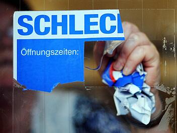 Von der Schlecker-Pleite profitieren auch in Franken die drei großen Drogerieketten dm, Müller und Rossmann. Foto: Julian Stratenschulte/dpa