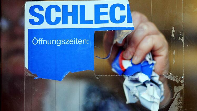 Von der Schlecker-Pleite profitieren auch in Franken die drei großen Drogerieketten dm, Müller und Rossmann. Foto: Julian Stratenschulte/dpa