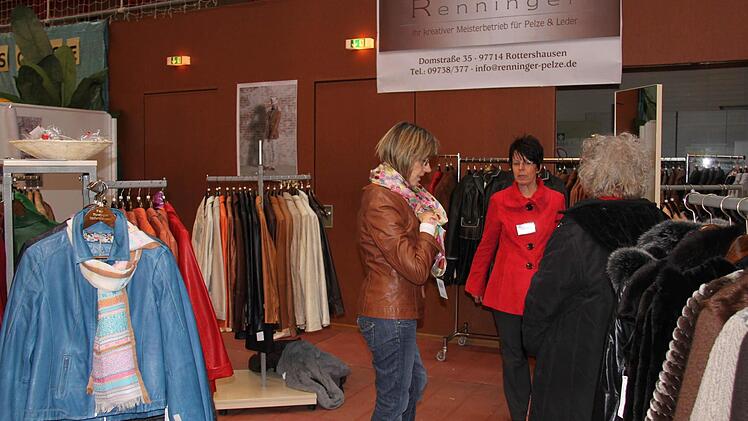 Die neusten Trends in Sachen Leder hatte Elfriede Kiesel vom Meisterbetrieb Renninger aus Rottershausen mit dabei.