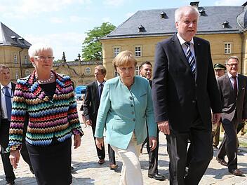 Nach einer kurzen Ansprache im Klosterhof ging es für Angela Merke, Horst Seehofer und Gerda Hasselfeld ...