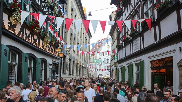 Aufatmen in Bamberg: Am Mittwochabend haben die Mitglieder des B&uuml;rgervereins 4. Distrikt einer Beteiligung der Stadt an der Sandkerwa zugestimmt.  RiegerPress/Archiv