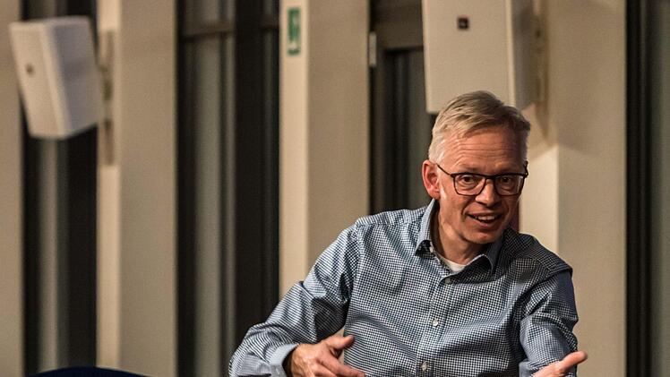 Coburgs Kirchenmusikdirektor Peter Stenglein dirigiert am Sonntag, 25. November, die Uraufführung eines neuen Werkes von Marcus Reißenberger in der Morizkirche.Foto: Archiv/Jochen BErger