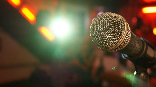 In N&uuml;rnberg gibt es zahlreiche B&uuml;hnen, die mit Kabarett- und Comedy-Veranstaltungen locken. Symbolfoto: Pierre Rosa / Pixabay