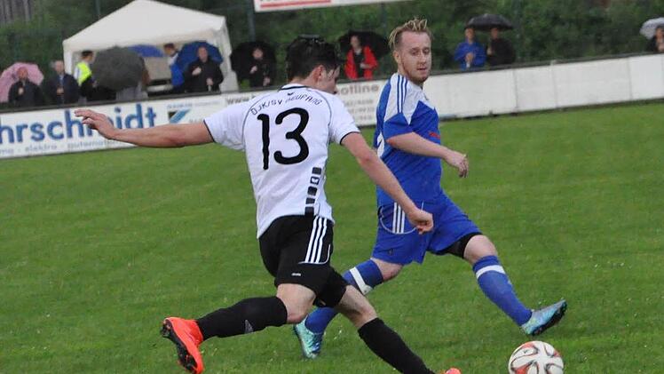Szene vom Relegationsspiel FC Wallenfels - DJK-SV Neufang. Foto: Herbert Kalb