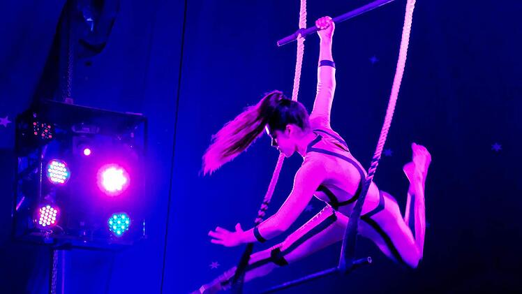 Vorstellung der Absolventen der Staatlichen Artistenschule Berlin im Circus Luna Foto: Gerd Schaar
