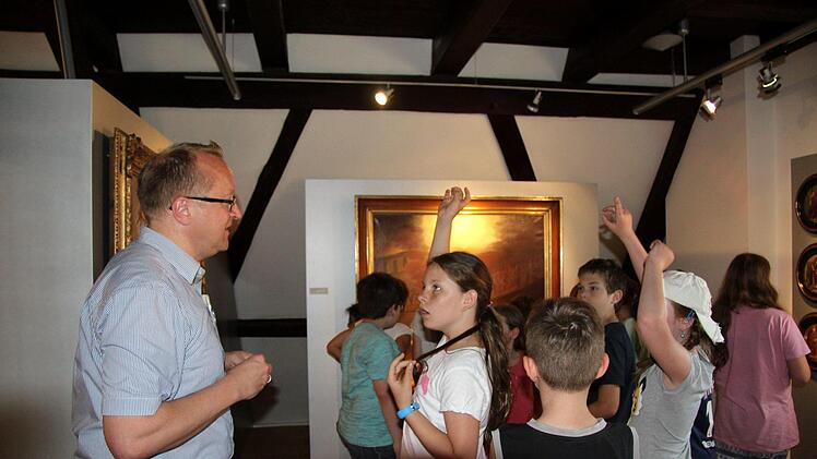Christian Hoyer (l.) unternimmt gerne Museumsrallyes mit Schülern.    Foto: Richard Sänger (Archiv)