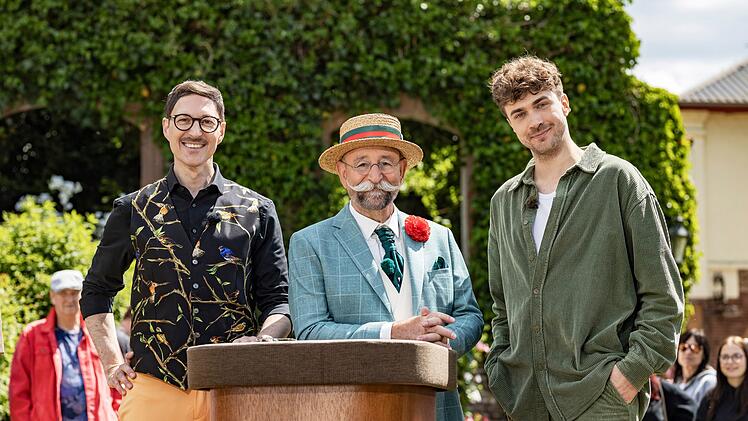 Colmar Schulte-Goltz (links) war von dem Gemälde ganz angetan, er taxierte es auf 1000 bis 1500 Euro.