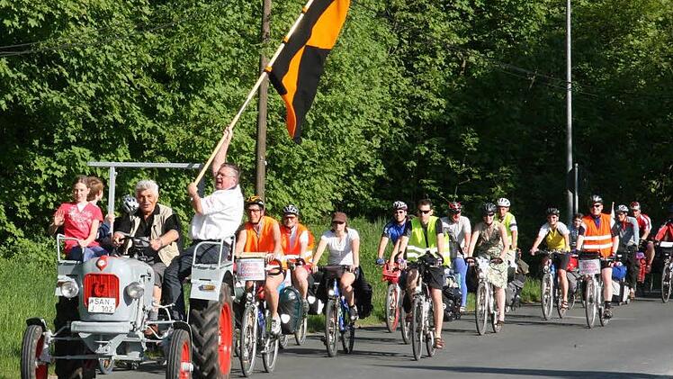 August 2008: Die Stadtsteinacher Kolpingfamilie begrüßt die Bayern-Radltour der Kolpingjugend. Foto: privat