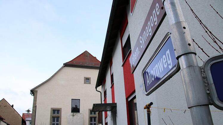 Der Ahornweg an der alten Synagoge soll auf den Straßenschildern bald (wieder) Judengasse heißen.