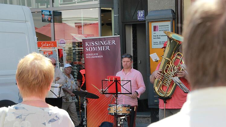 Impression vom Flashmob in Bad Kissingen. Foto: Johannes Schlereth