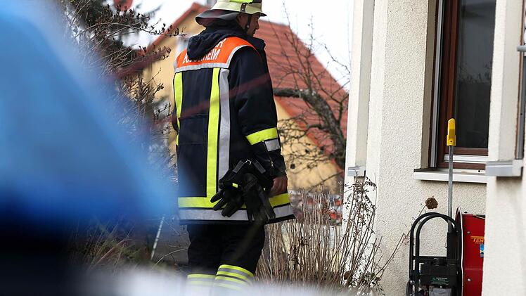 Eine Duftkerze hat am Donnerstag einen Zimmerbrand in Eggolsheim (Landkreis Forchheim) ausgelöst. Drei Menschen wurden leicht verletzt. Foto: News5 / Herse