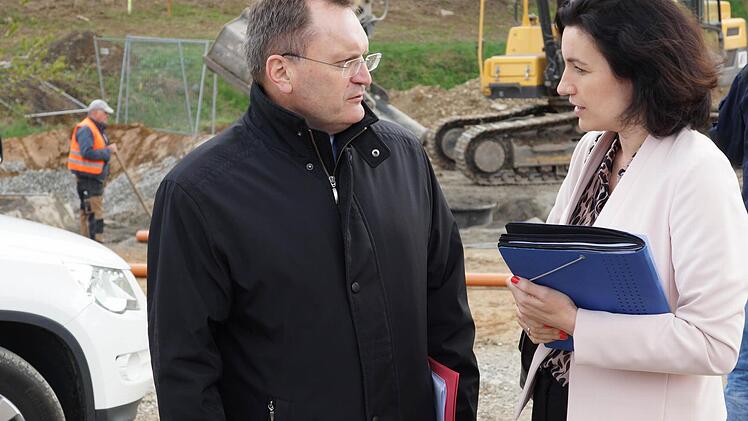 Reinhard Pirner im Gespräch mit Dorothee Bär. Foto: Arkadius Guzy