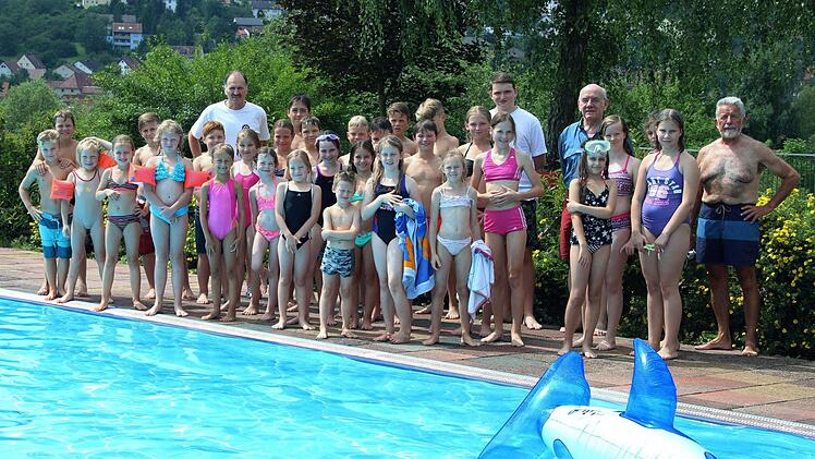 Fast 40 Kinder aus Münnerstadt und Maßbach kamen zur gemeinsamen Kinderferienaktionen der Wasserwacht Maßbach und des Bürgerbad-Vereins Münnerstadt. Foto: Dieter Britz