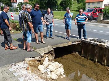 Bei der "rollenden Sitzung" schaute der Gemeinderat auch den Baufortschritt zwischen Forchheimer Straße und Weilersbach an. Pauline Lindner
