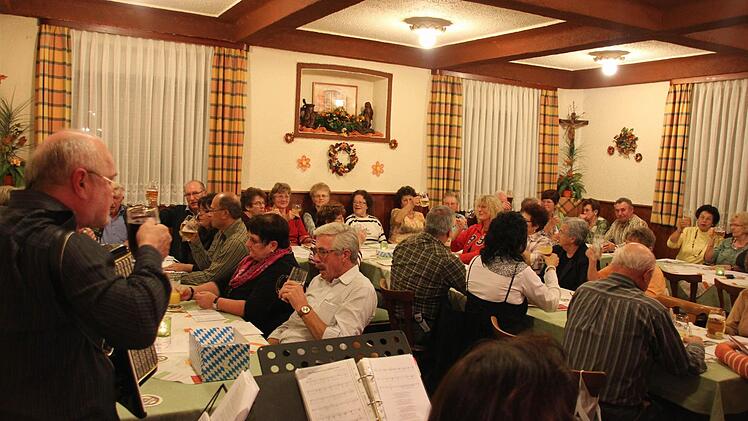 Ein Prosit ist der Gemütlichkeit wurde mehrfach angestimmt.