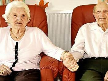 Inge und Karl Fenn können heute diamantene Hochzeit feiern.  Foto: Vogel