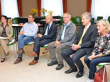 Zehn Jahre "Nacht-Tour - wir pflegen auch nachts" war der Anlass für eine kleine Feierstunde. Auf unserem Foto (von links) Anne Hilpert, Daniel Schäfner, Sperrle Georg, Bruno Straub-Meiszner, Dr. Ingo Baumgart und Barbara Gusinde.  Peter Rauch