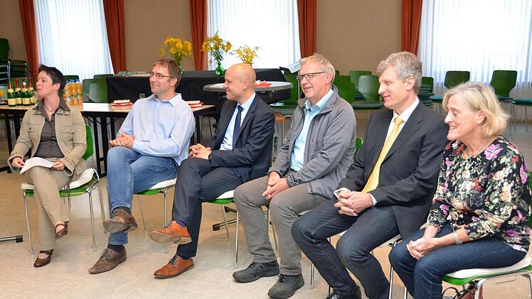 Zehn Jahre "Nacht-Tour - wir pflegen auch nachts" war der Anlass für eine kleine Feierstunde. Auf unserem Foto (von links) Anne Hilpert, Daniel Schäfner, Sperrle Georg, Bruno Straub-Meiszner, Dr. Ingo Baumgart und Barbara Gusinde.  Peter Rauch