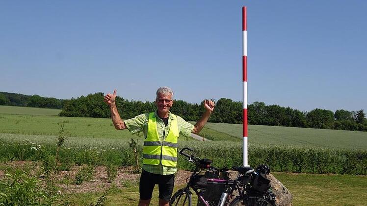 Zwei Radtouren unternahm Otto Bachmann aus Greßhausen mit dem Fahrrad: Von Brest in Frankreich nach Gadheim, dem künftigen Mittelpunkt der EU, und von Brest in Weißrussland nach Gadheim. Dabei lernte er viele hilfsbereite und freundliche Menschen kennen.Otto Bachmann