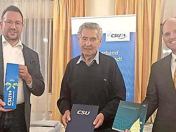 Ernst Schmeußer wurde für 60 Jahre Mitgliedschaft geehrt.