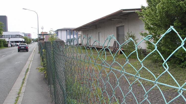 Die Post will weiterhin mit ihrem neuen Zustellstützpunkt auf das frühere Häßler-Grundstück in der E.-C.-Baumann-Straße 2b umziehen. Foto: Stephan Tiroch