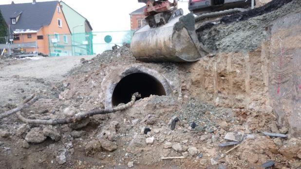 Hier stecken die Mehrkosten bei der Großbaustelle: Alte Rohrleitungen  wurden entdeckt.  Foto: Stadt Kulmbach