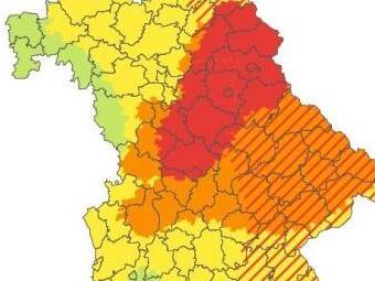 In der Nacht zu Freitag kann es zu Glatteis kommen. Symbolfoto: Ingo Wagner/dpa