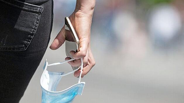 Sie stecken in Handys und Autos, und schlimmstenfalls tragen sie zur Finanzierung von Bürgerkriegen und Menschenrechtsverletzungen bei - sogenannte Konfliktminerale wie Zinn. Foto: M. Murat, dpa