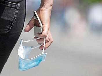 Sie stecken in Handys und Autos, und schlimmstenfalls tragen sie zur Finanzierung von Bürgerkriegen und Menschenrechtsverletzungen bei - sogenannte Konfliktminerale wie Zinn. Foto: M. Murat, dpa