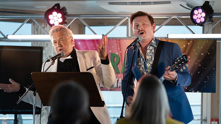 Rock'n'Roll ist anders: Bringt Girwidz' (Michael Brandner, links) engagierter Einsatz als Ersatzmusiker im Duo mit Siggi Prechtl (Shenja Lacher) den ersehnten Durchbruch?