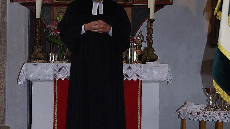 Pfarrer Michael Foltin freute sich über den herzlichen Empfang. Foto: Heike Schülein