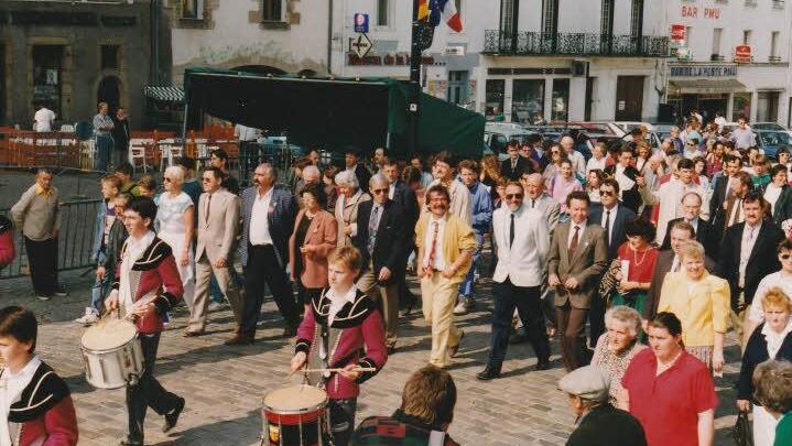 Bei der Partnerschaftsbesiegelung in Hennebont ging dem Festakt ein Festumzug durch die Altstadt voraus.  Foto: P.Y. Nicolas