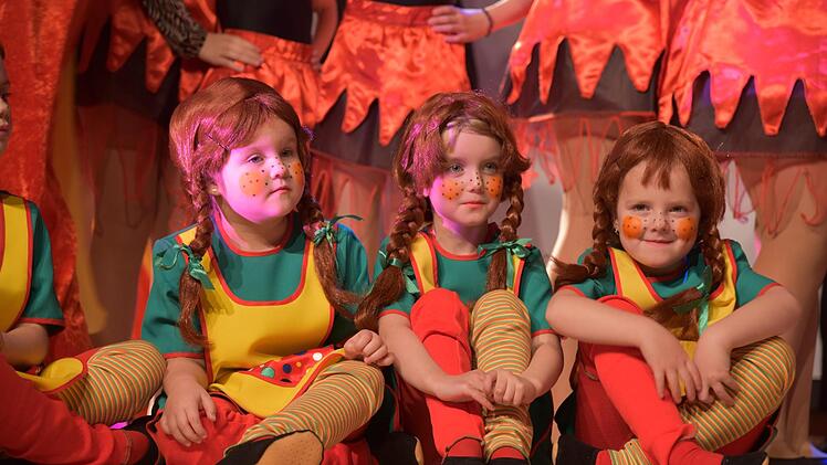 Die jüngsten Akteure waren die Tanzmäuse, die als kleine Pippi-Langstrümpfe auftraten. Foto: Gabi Arnold
