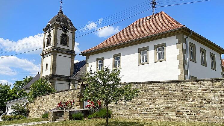 Das Ensemble Kirche und Pfarrhaus in Wermerichshausen wird im Volksmund als Vatikan bezeichnet, wusste Heimatminister Albert Füracker.