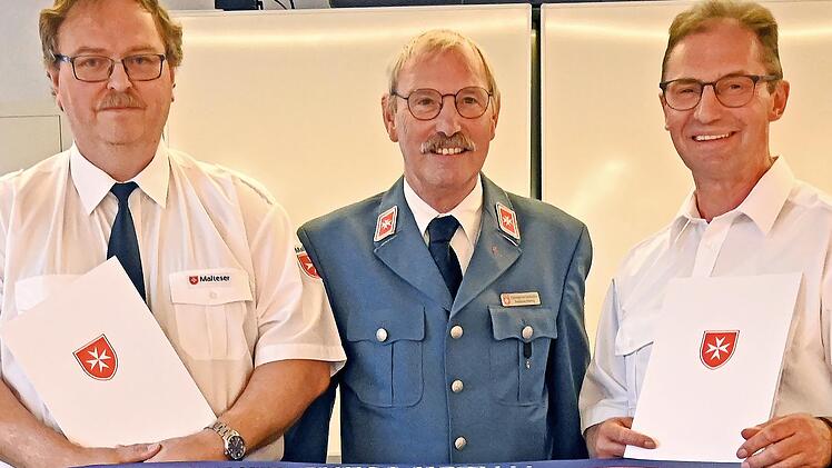 (Von links): Lothar M&uuml;hlh&auml;u&szlig;er, Christoph von Grafenstein und Ortsbeauftragter Erhard Klaus.