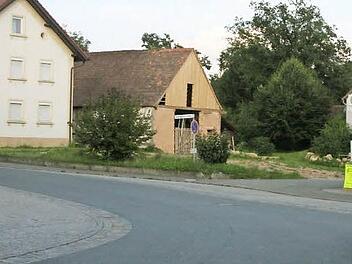 Auf der grünen Fläche entsteht demnächst die neue Kunreuther Apotheke.  Foto: Galster