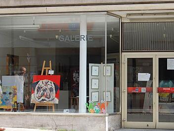 In der Coburger Ketschengasse wurde in einem leer stehenden Laden eine kleine Galerie eingerichtet - ganz so, wie es Stadtmarketing-Experte Klaus Stieringer empfiehlt.  Foto: Helke Renner