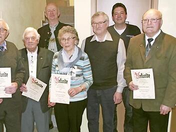 Geehrt wurden beim TSV Weißenbrunn treue Mitglieder für 50-, 60- und 70-jährige Mitgliedschaft (von links): Karl Feulner, Heinrich Zeuß, Vorsitzender Friedrich Thaler, Marianne Wich, Erwin Bauer, Hauptkassierer Norbert Krauß und Arthur Roth. Fotos: Dieter Wolf
