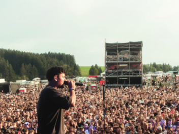 Coburger Open-Air-Sommer 2024 steht in den Startlöchern: Dieser Sänger macht am Samstag den Anfang