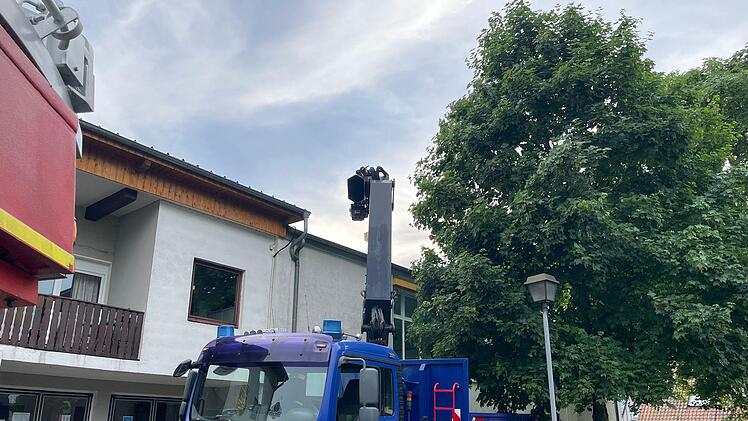 Trebgast: Sturm deckt Dach von Turnhallendach ab - "wie ein DIN-A4-Blatt"
