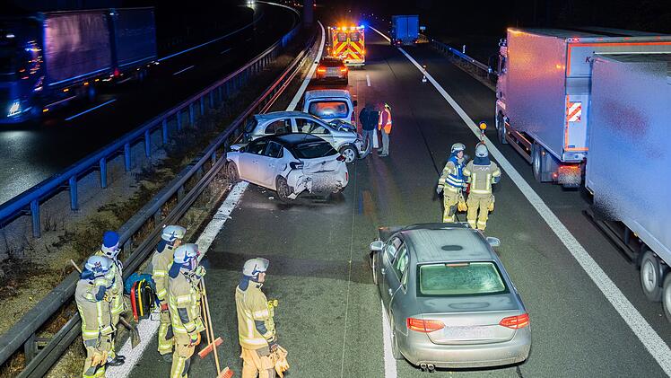 Trotz Absicherung - Fahrzeuge krachen in Unfallstelle auf der A73