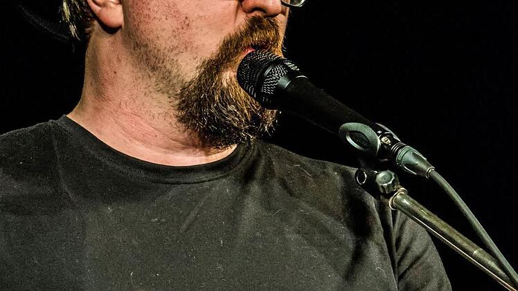 Helmut A. Binser beim Coburg-Gastspiel im "Schwarzen Bären". Foto: Jochen Berger