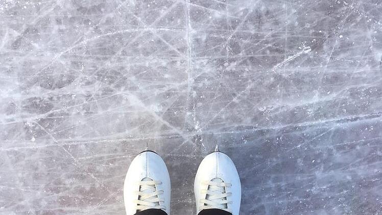 Winterzeit ist auch Eislauf-Zeit: Doch wo kann ich in Bamberg und Umgebung Schlittschuhlaufen gehen? Foto: Symbolbild / pixabay.com /  marikav