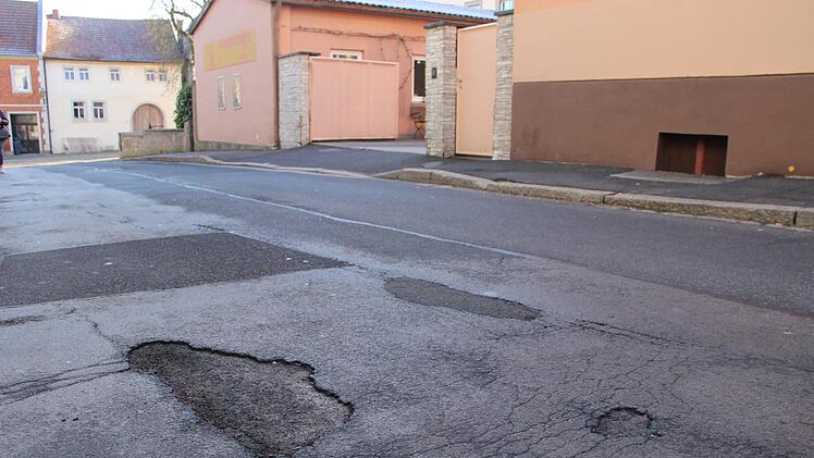 Im Wettstreit um die schlechtesten Straßen liegt die Kapellengasse gut im Rennen.Heike Beudert