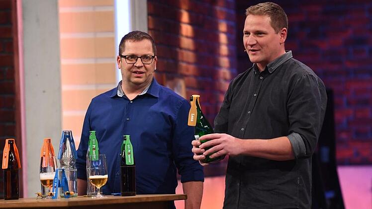Roland Limmer (links ) und sein Bruder Stefan stellten in der TV-Show den Bier-Protector vor. Foto: Copyright © ProSieben/Willi Weber