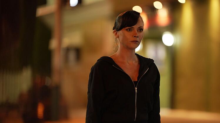 Die Frau des Schuldeneintreibers: Christina Ricci spielt Rays Gattin Alice. Auch sie kann kr&auml;ftig zuschlagen, wenn es sein muss.