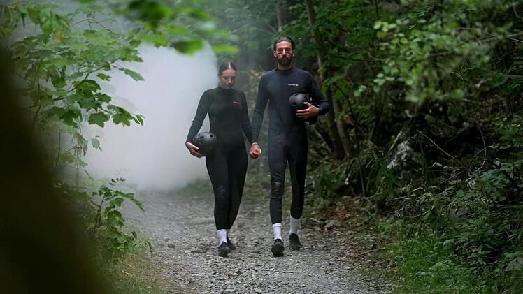 Liza Waschke und Sebi Fobe fliegen im Finale vorzeitig raus.